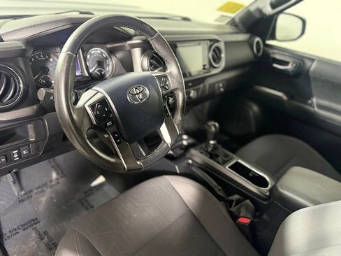Used 2019 Toyota Tacoma TRD Sport w/ Technology Package AWD/4WD image 18