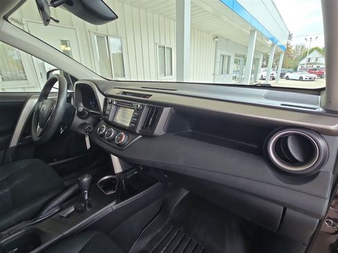 Used 2018 Toyota RAV4 LE image 25