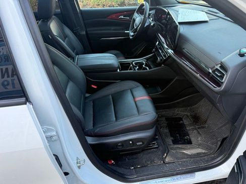 Used 2024 Chevrolet Traverse RS AWD/4WD image 14