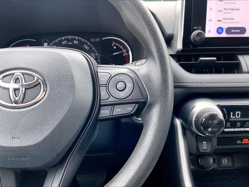 Used 2024 Toyota RAV4 XLE AWD/4WD image 24