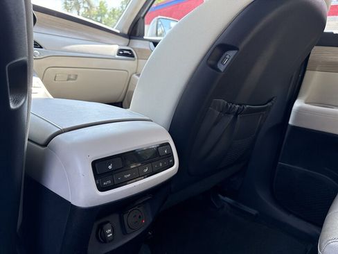 Used 2020 Hyundai Palisade SEL w/ Premium Package FWD image 9