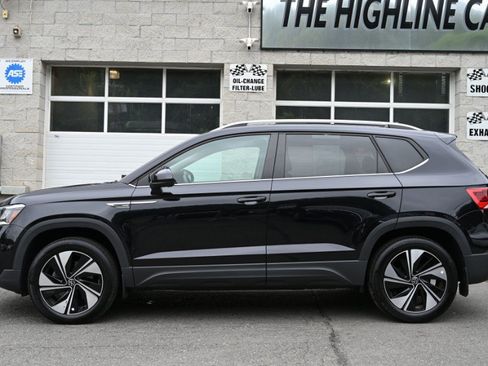 Used 2024 Volkswagen Taos SE AWD/4WD image 2
