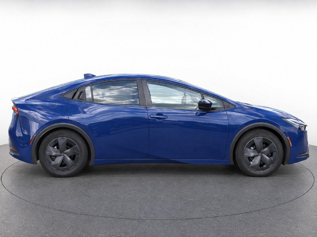 Used 2023 Toyota Prius LE FWD image 6