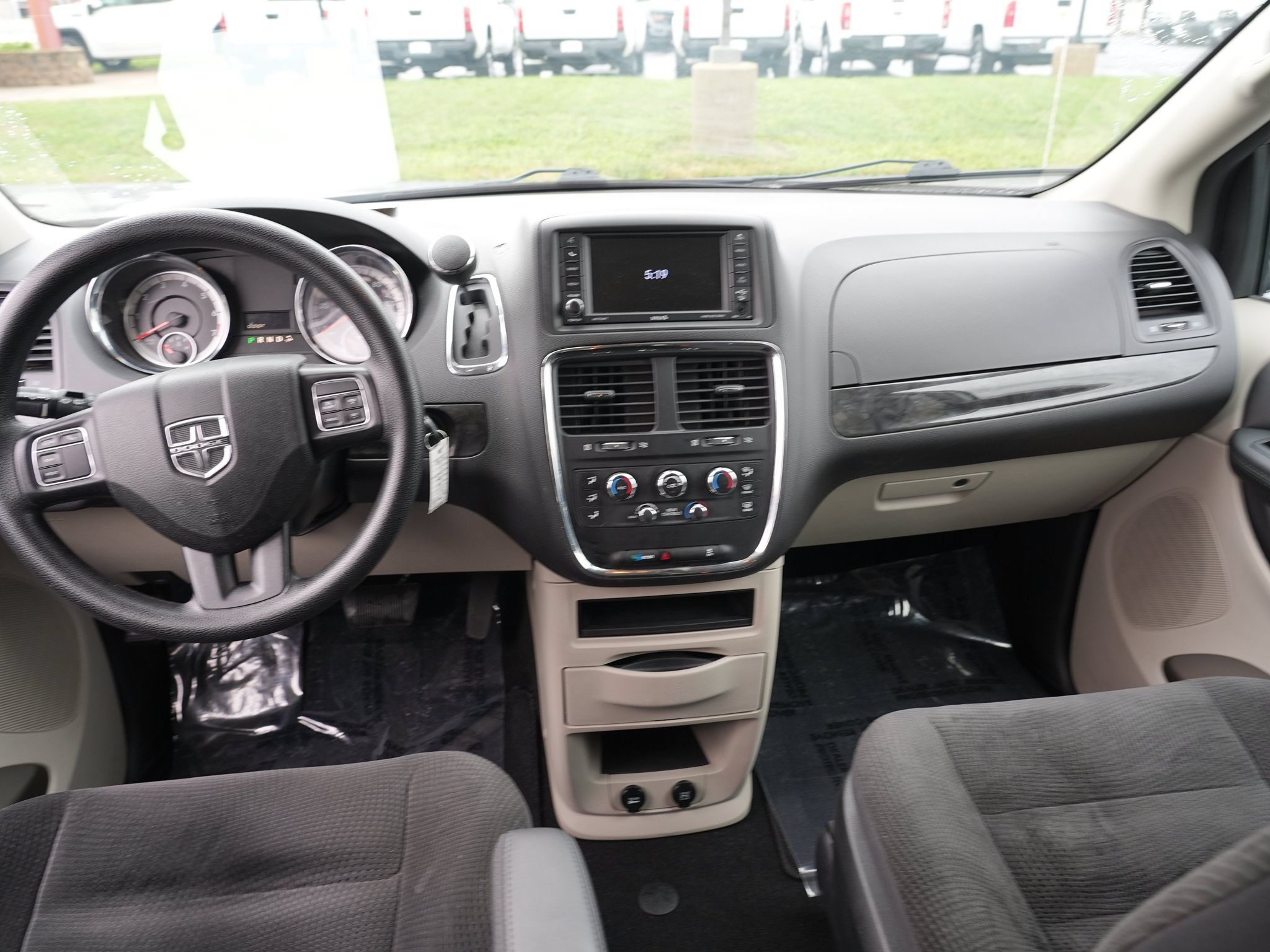 Used 2018 Dodge Grand Caravan SE w/ UConnect Hands-Free Group FWD image 24