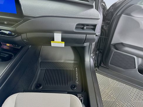 New 2026 Lexus UX 300h AWD image 33