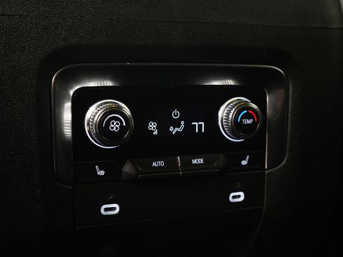 Used 2024 GMC Yukon SLT w/ SLT Luxury Package AWD/4WD image 17