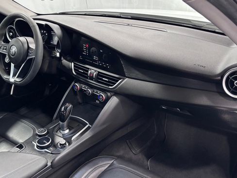 Used 2019 Alfa Romeo Giulia AWD image 17