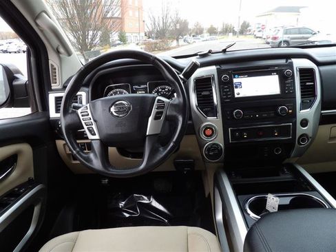 Used 2017 Nissan Titan SV image 14