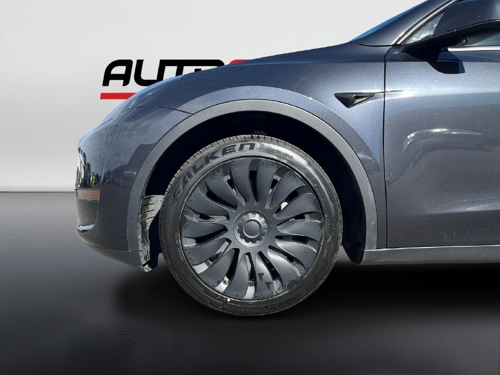 Used 2024 Tesla Model Y Long Range AWD/4WD image 9