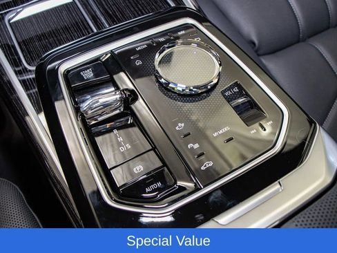 Used 2025 BMW 750e xDrive w/ Executive Package AWD/4WD image 20