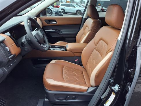 New 2026 Nissan Pathfinder Platinum image 12