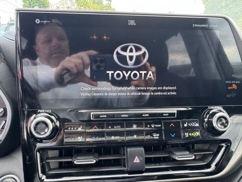 Used 2021 Toyota Highlander Limited AWD/4WD image 21