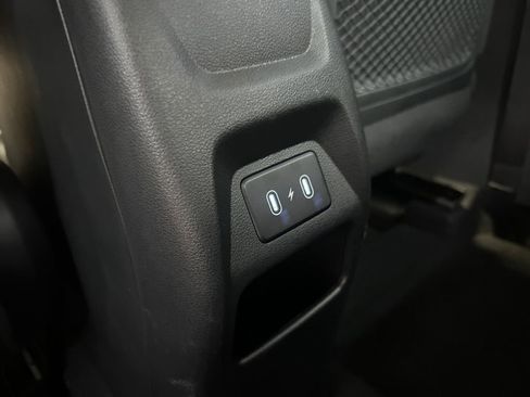 Certified 2025 Hyundai Venue SEL image 35