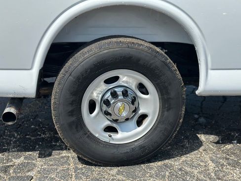 Used 2025 Chevrolet Express 3500 LT w/ LT Preferred Equipment Group RWD image 26
