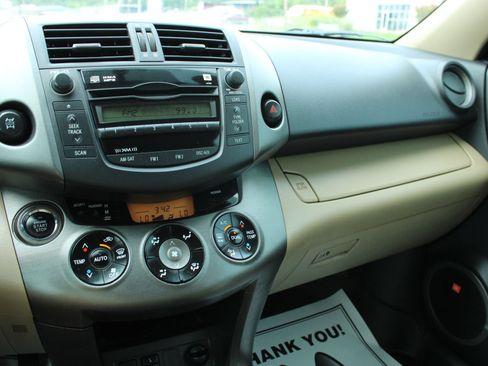Used 2011 Toyota RAV4 Limited w/ Limited Extra Value Pkg AWD/4WD image 32