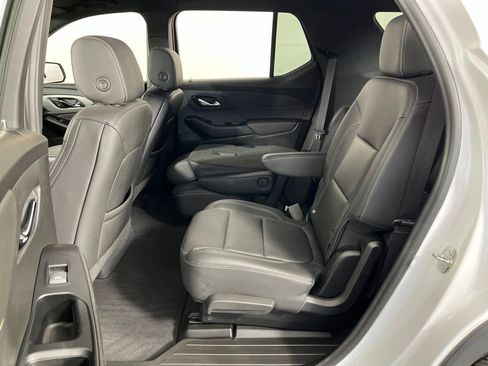 Certified 2023 Chevrolet Traverse LT FWD image 25