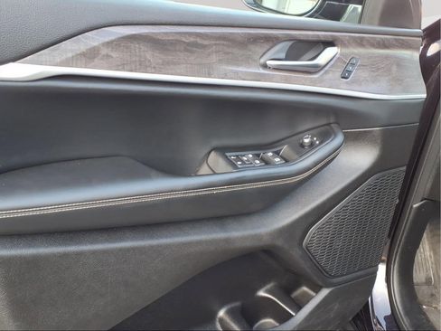 Used 2023 Jeep Grand Cherokee Limited image 6