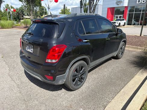 Used 2019 Chevrolet Trax LT w/ Redline Edition FWD image 2