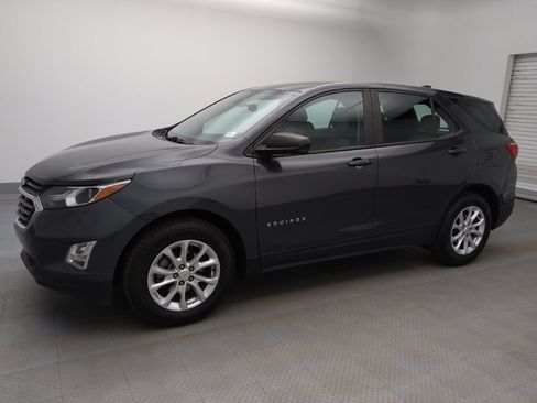 Used 2020 Chevrolet Equinox LS image 2