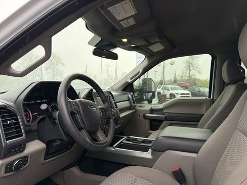 Used 2022 Ford F350 XLT w/ XLT Premium Package image 9