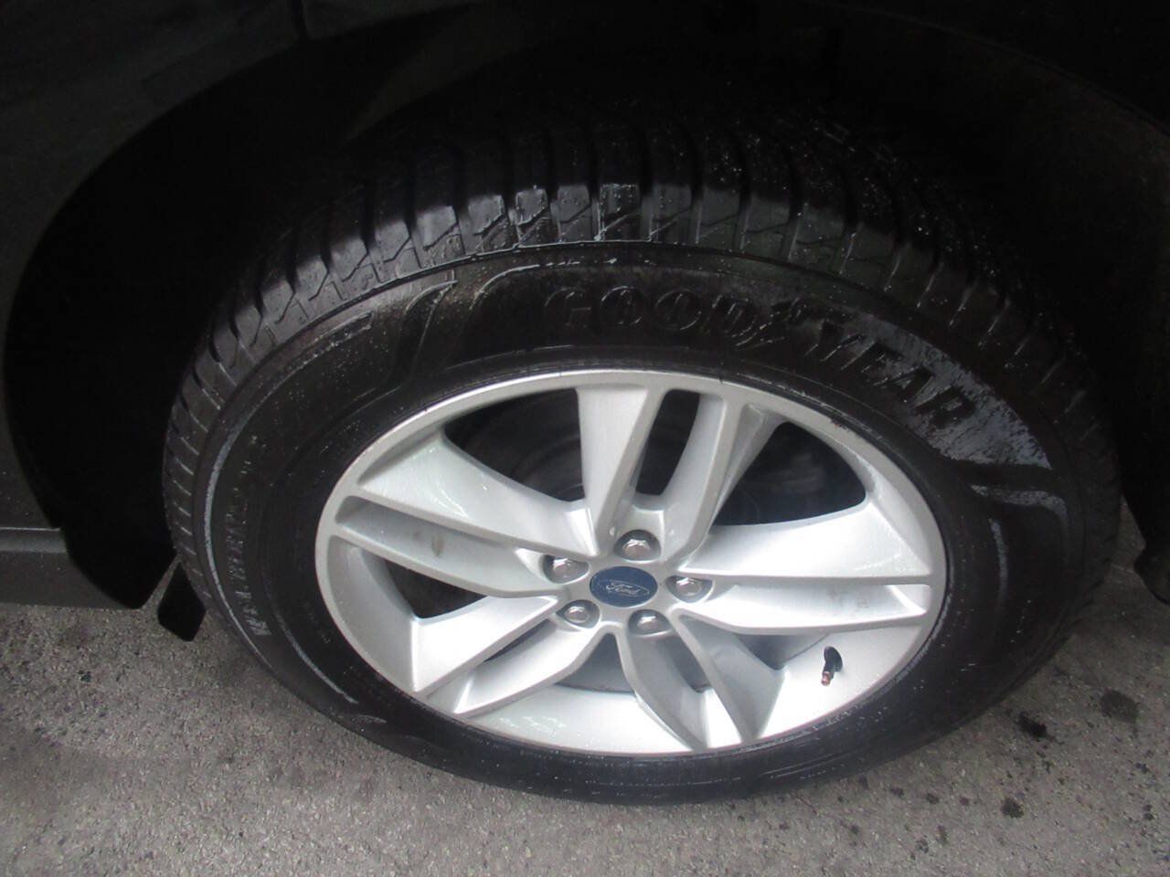 Used 2018 Ford Edge SEL w/ Equipment Group 201A AWD/4WD image 14