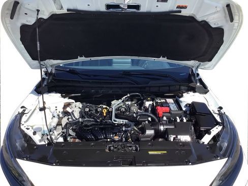 Used 2024 Nissan Altima 2.5 SR FWD image 11