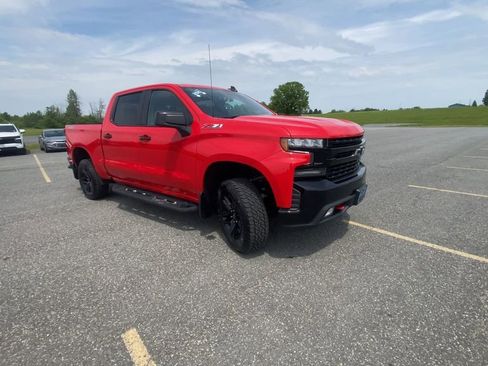 Used 2021 Chevrolet Silverado 1500 LT Trail Boss w/ Convenience Package II AWD/4WD image 2