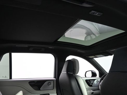 New 2026 Lincoln Aviator Black Label w/ Jet Appearance Package AWD/4WD image 17