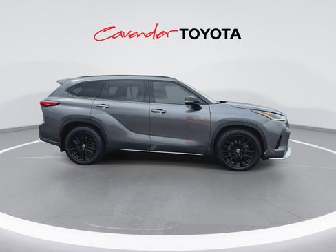Used 2023 Toyota Highlander XSE image 9