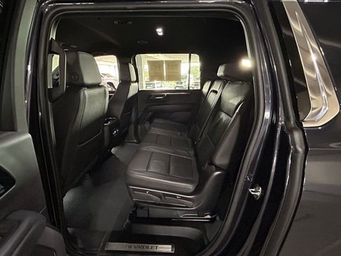 Used 2025 Chevrolet Suburban LT image 51
