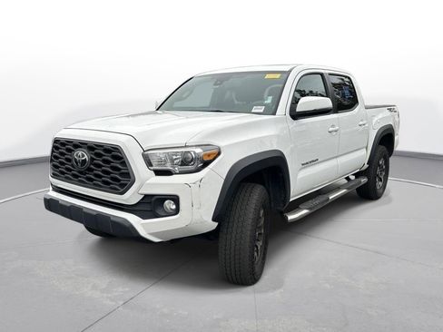 Certified 2020 Toyota Tacoma TRD Off-Road w/ Technology Package image 2