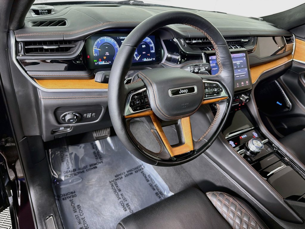 Used 2023 Jeep Grand Cherokee L Summit AWD/4WD image 9