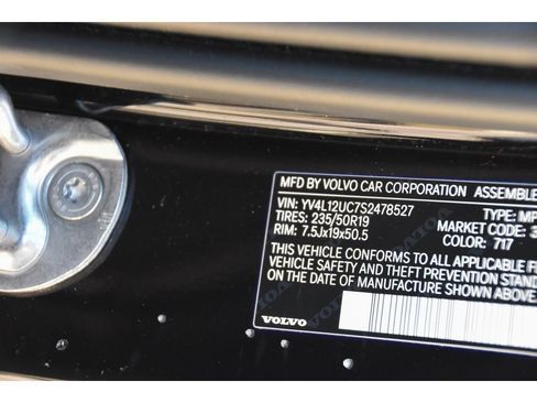 Certified 2025 Volvo XC40 B5 Plus w/ Protection Package Premier image 26