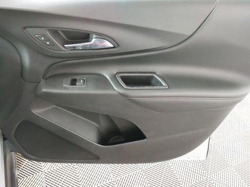 Used 2018 Chevrolet Equinox Premier FWD image 17