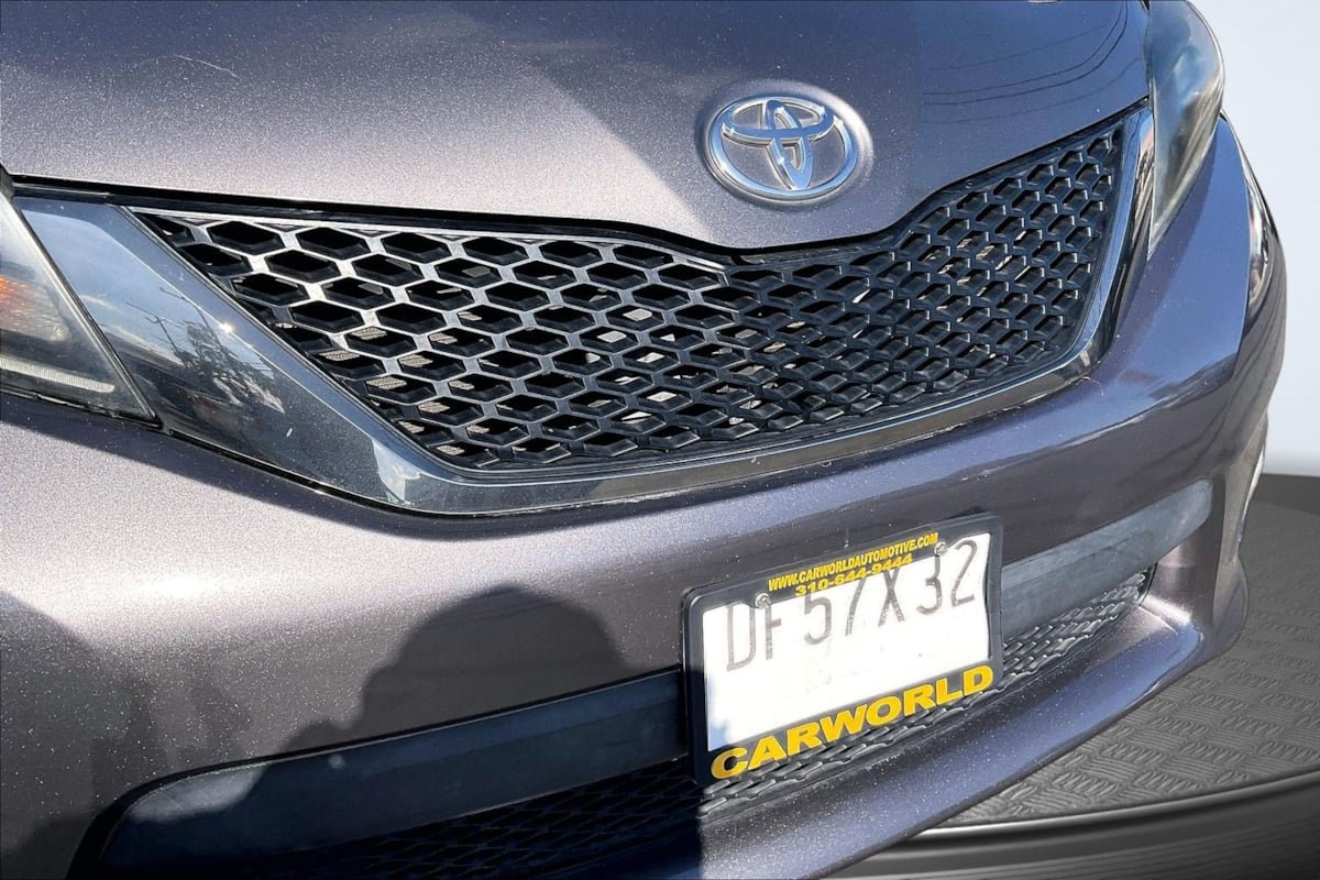 Used 2015 Toyota Sienna SE FWD image 29