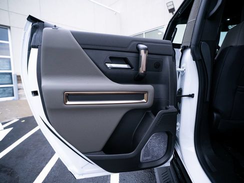 Used 2025 GMC Hummer EV 2X AWD/4WD image 38