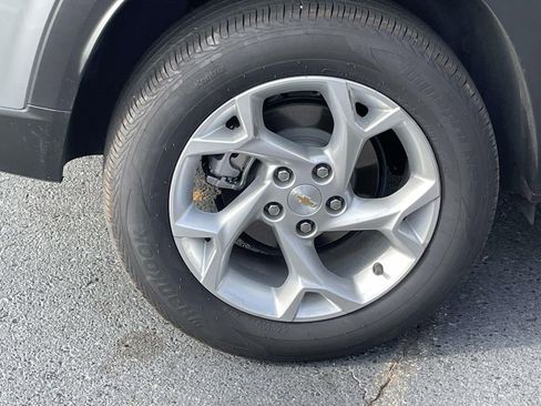 Used 2025 Chevrolet Trax LS w/ LS Convenience Package image 13