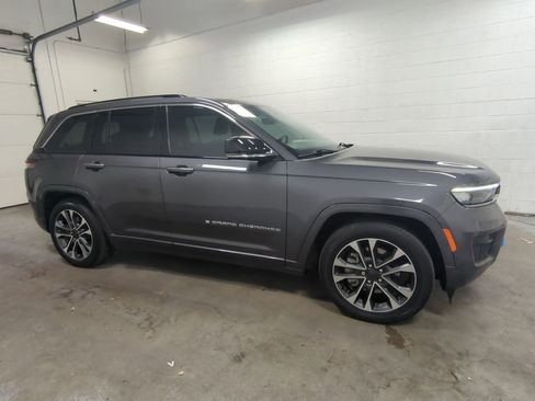 Used 2022 Jeep Grand Cherokee Overland image 2