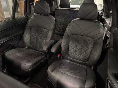 Used 2024 BMW X7 xDrive40i w/ Executive Package AWD/4WD image 39