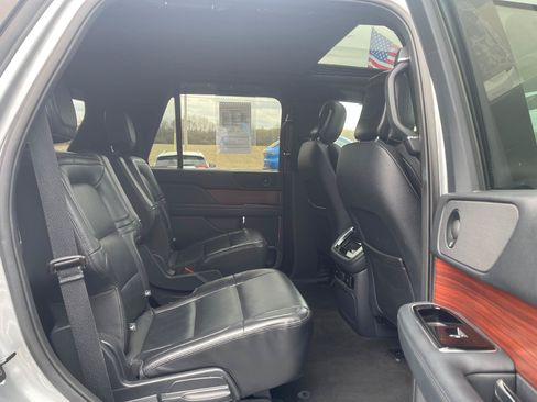 Used 2024 Lincoln Navigator Premiere AWD/4WD image 12