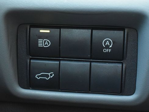 Used 2023 Toyota Highlander XLE image 19