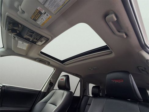 Used 2018 Toyota 4Runner TRD Off-Road Premium image 30