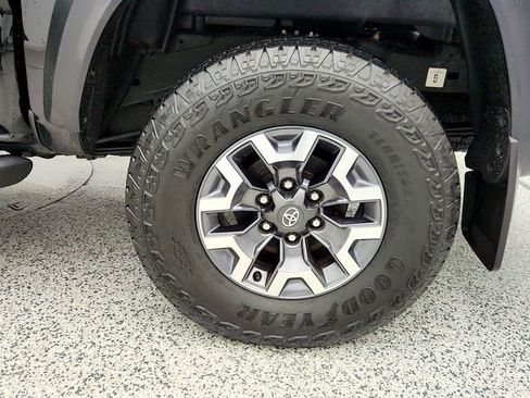 Used 2023 Toyota Tacoma TRD Off-Road w/ TRD Premium Off Road Package AWD/4WD image 9