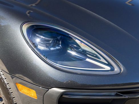 Used 2023 Porsche Macan Turbo image 15