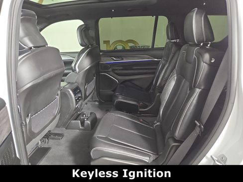 Used 2022 Jeep Grand Cherokee L Overland w/ Luxury Tech Group IV AWD/4WD image 12