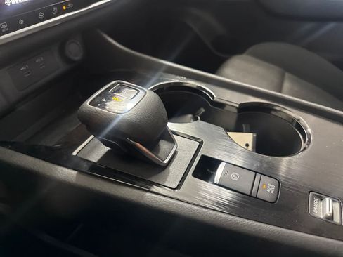 Used 2024 Nissan Rogue SV FWD image 27