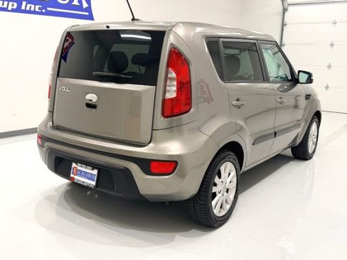 Used 2013 Kia Soul + FWD image 11