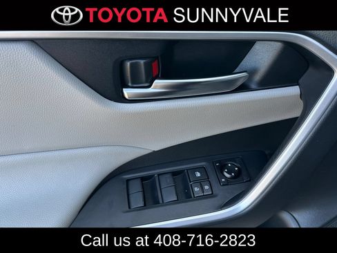 Used 2021 Toyota RAV4 XLE w/ Convenience Package AWD/4WD image 17