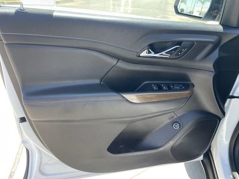 Used 2023 GMC Acadia SLE w/ Driver Convenience Package FWD image 21