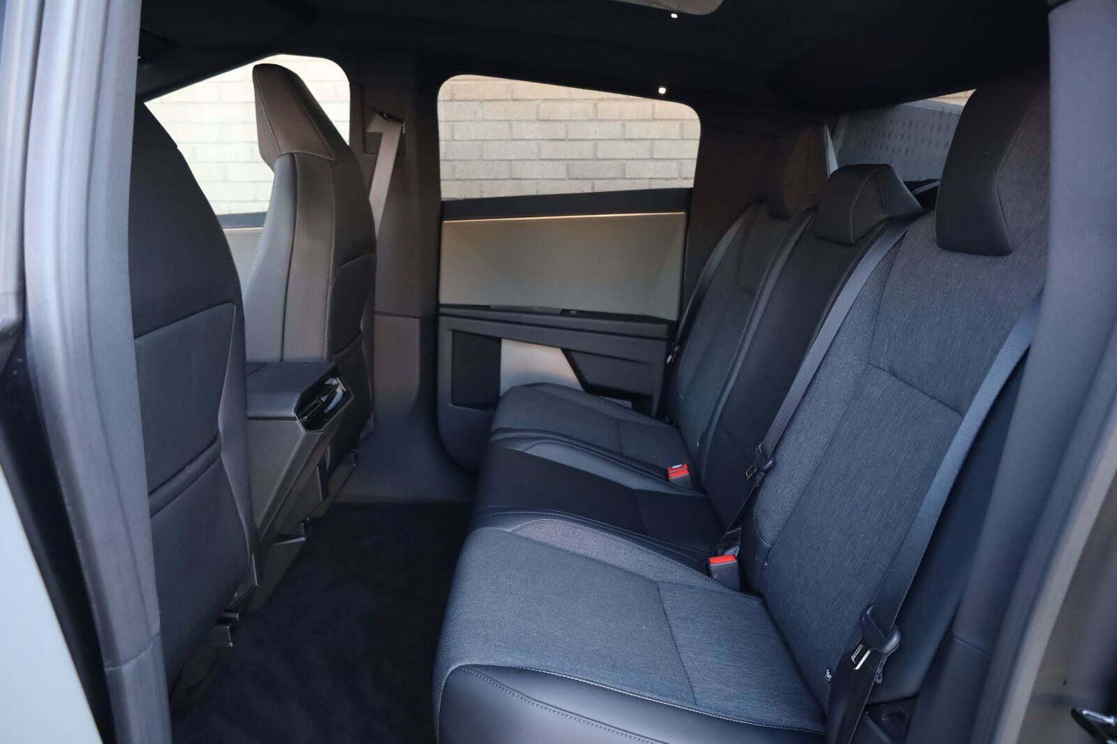 Used 2025 Tesla Cybertruck 2WD Crew Cab image 22